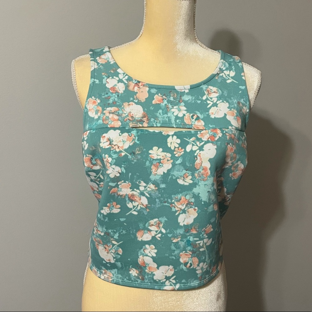 XL Decree Athletic Crop Top